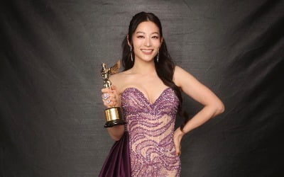 케데헌, 골든글러브 이어 겹경사 터졌다… "'루미' 아덴 조, 미국 시상식서 수상"