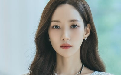 '뼈말라' 된 박민영, 안쓰럽게 야윈 이유 있었다…도발적 외모 위한 날카로움 ('세이렌')