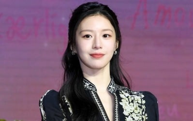 [공식] 고윤정, 김선호와 ♥핑크빛 이어 기쁜 소식…14살 연상 남배우와 로맨스 호흡 ('모자무싸')