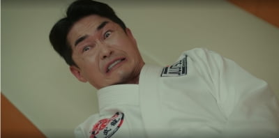 배정남, 급소 정통으로 가격당했다…안색 터질 듯 붉어진 채 얼굴에 핏줄까지 서 ('스프링')