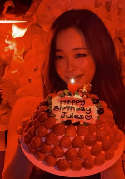 재벌은 생일 어떻게 보내나…'대림 4세' 이주영이 보여준 '레드빛' 호화 파티