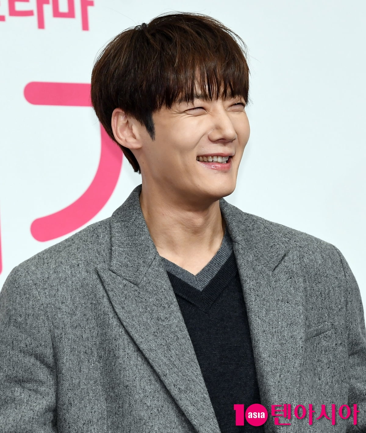 최진혁, 마성의 분위기남...애교 눈웃음[TEN포토+]