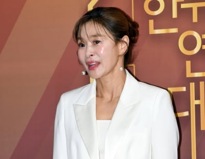 [종합] '52세' 예지원, ♥연애사 고백했다…"소개팅 날 택시에 옷 걸려 머리 꿰매" ('유정과주정')