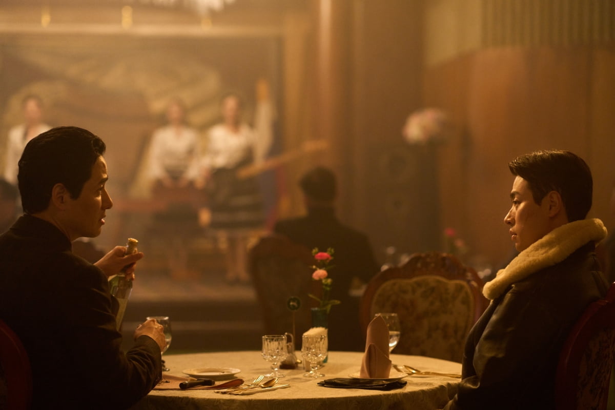 '휴민트' 차갑고도 뜨거운 온도