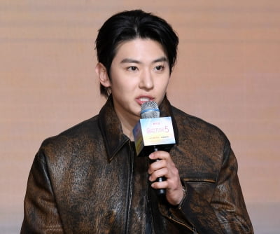 덱스, "날 뛰어넘는 수영장신 나온다"