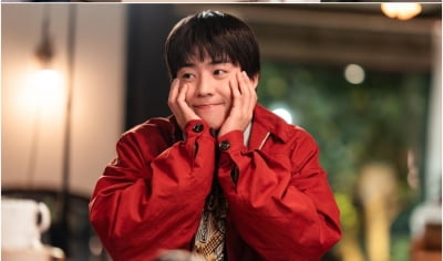 지성과 변우석 사이에 끼었다는 30대 한류 스타, ♥이성경 손잡고 섬세한 감정 연기 예고 ('찬너계')