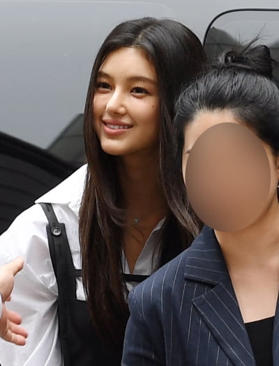 '뉴진스 퇴출' 다니엘, 중국행 택했나…中 SNS 깜짝 개설 [TEN이슈]