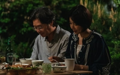 '56세' 유재명, 9살 연하 ♥윤세아와 새출발 알렸다…"삶의 출발점" 집까지 정리 ('러브미')