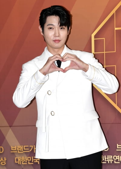 서울대 출신 유명 가수, 충격적인 가정사 밝혀졌다…"살아있는 것만으로도 감사해" ('편스토랑')