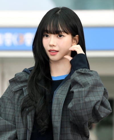 에스파 카리나, 인형이랑 붕어빵...여친짤의 정석[TEN포토+]