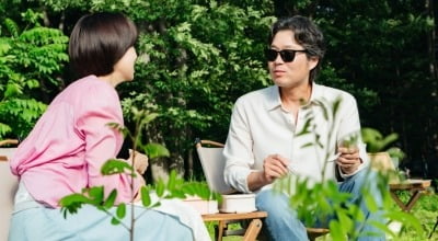 '56세' 유재명, ♥9살 연하 연인과 새출발한다…집 처분 후 캠핑장 운영, "설레는 마음" ('러브미')