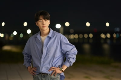 김선호, 고윤정과 ♥핑크빛…6개 국어 능력자의 달달한 로맨스 ('이사통')