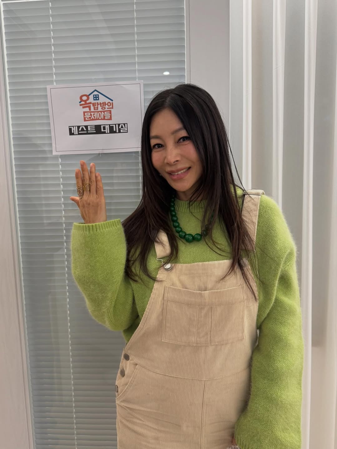 황신혜, 60대에도 '166cm·48kg' 개미허리…딸이 연애 독려한 이유 있네