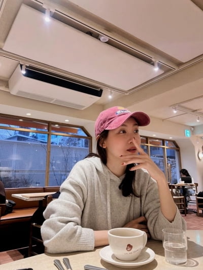 '불혹' 앞둔 신현빈, 민낯에도 청순 미모…나이 믿기지 않는 소탈한 일상