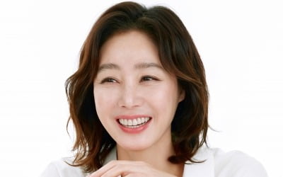 [공식] '58kg' 김성령, 탈모 고백 8개월 만에 뷰티 모델 발탁…"균형과 꾸준함이 중요해"