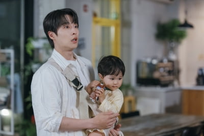 20대 창창한 남배우인데…♥노정의 손잡고 육아 경험 쌓는다 "부모님 존경심 더 생겨" ('우주를')