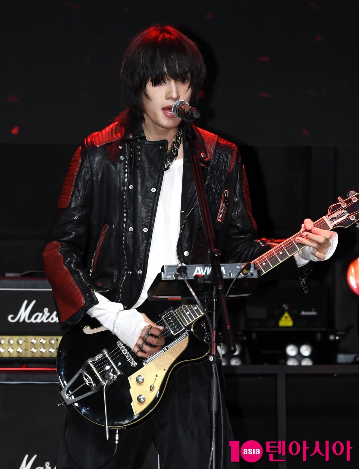 에이엠피 김신, 러블리 '패스' 무대[TEN포토]