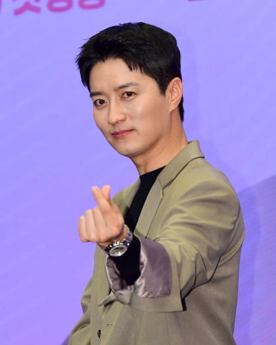 '소이현♥' 인교진, 결혼 13년 차에 겹경사 터졌다…장르 불문 방송 활약→유명 브랜드 모델 발탁