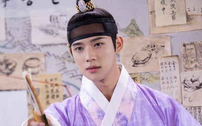 변우석 이을 차세대 문짝남이라더니…191cm 문상민 '사극 로코'도 찰떡이네 ('은애하는')