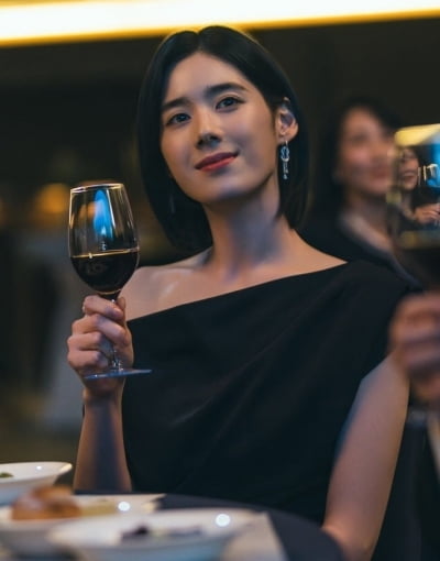 정은채, 공개 연애 3년 차에 속내 밝혔다…"신뢰하고 기다려준 믿음 덕분" ('아너')