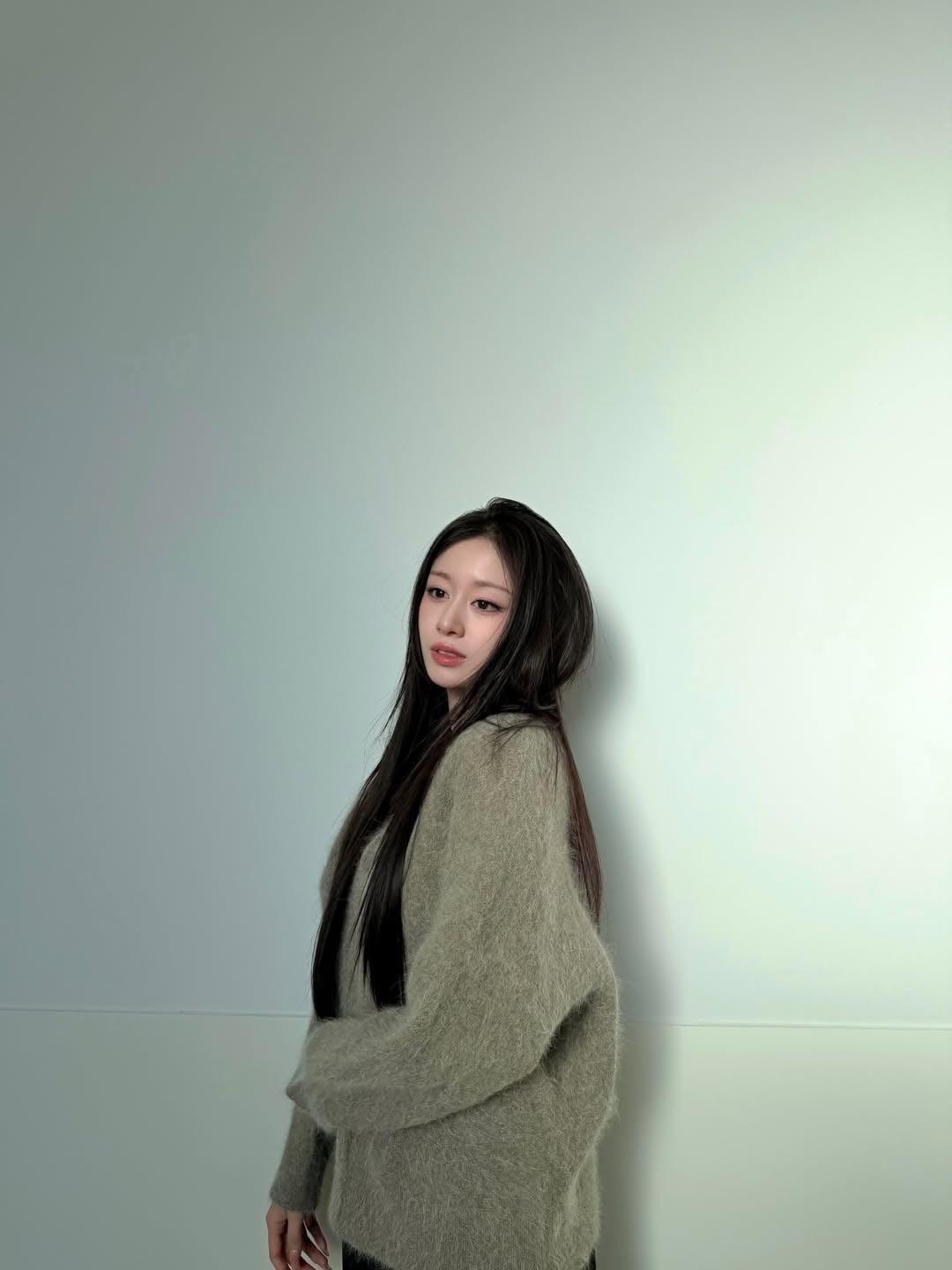 '황재균과 이혼' 지연, 파경 후 더 깊어진 분위기…"어쩜 이렇게 예쁠까" 고혹적 미모