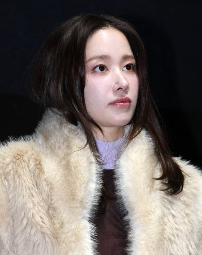 전종서, 코트 사이 아찔한 시스루...극장 밝히는 미모[TEN포토]