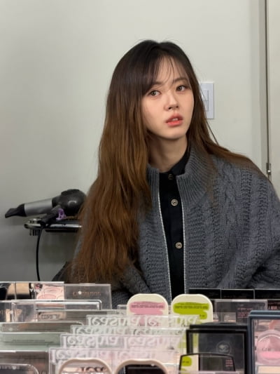 '결별 후 새출발' 고아라, 홀로서기 하더니…메이크업룸에서도 빛난 미모