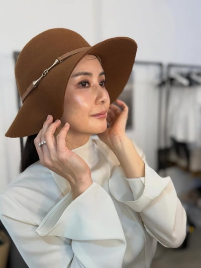 '재벌과 이혼' 최정윤, 빨리 나이 들고 싶다더니…모자 하나로 완성한 우아함