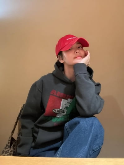 45살 송혜교, 깨끗한 피부에 대학생인 줄…숏컷+캐주얼룩도 소화