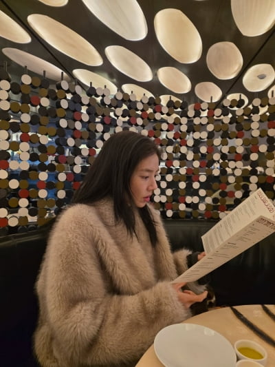 '월세 1000만원' 손담비, 딸 옷장만 600만 원이라더니…고급 코트 입고 럭셔리 외출