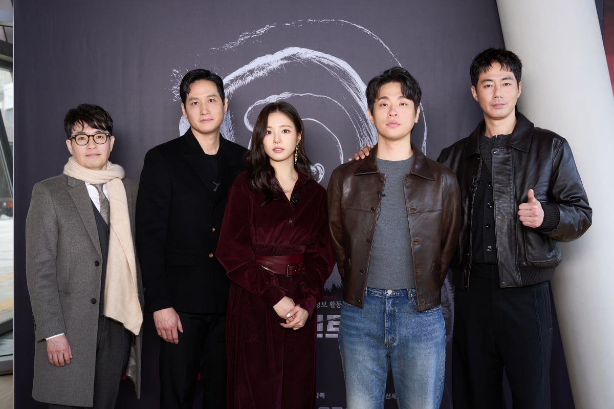 '휴민트' 한국 영화 최초 '이색 기획' 했다…"알차고 분위기 있어"