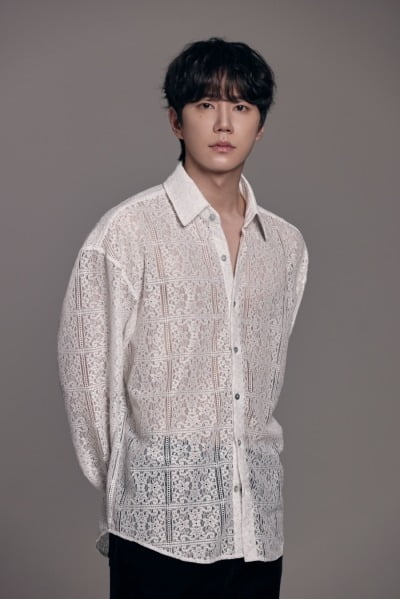 [공식] 아이유 이어 송강 만난 천운의 20대 남배우, 입대 앞두고 피아니스트 변신 ('포핸즈')