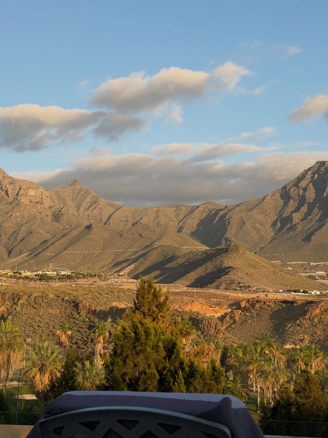 신민아♥김우빈, 신혼여행 드디어 공개됐다…행복 최고치