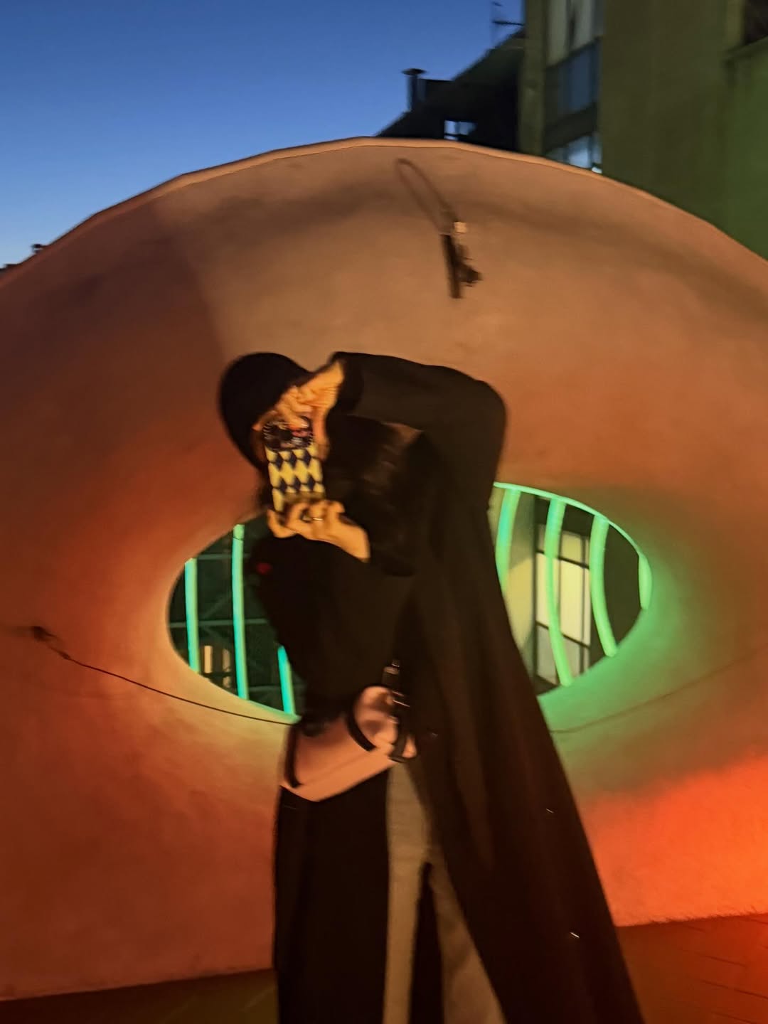 신민아♥김우빈, 신혼여행 드디어 공개됐다…행복 최고치