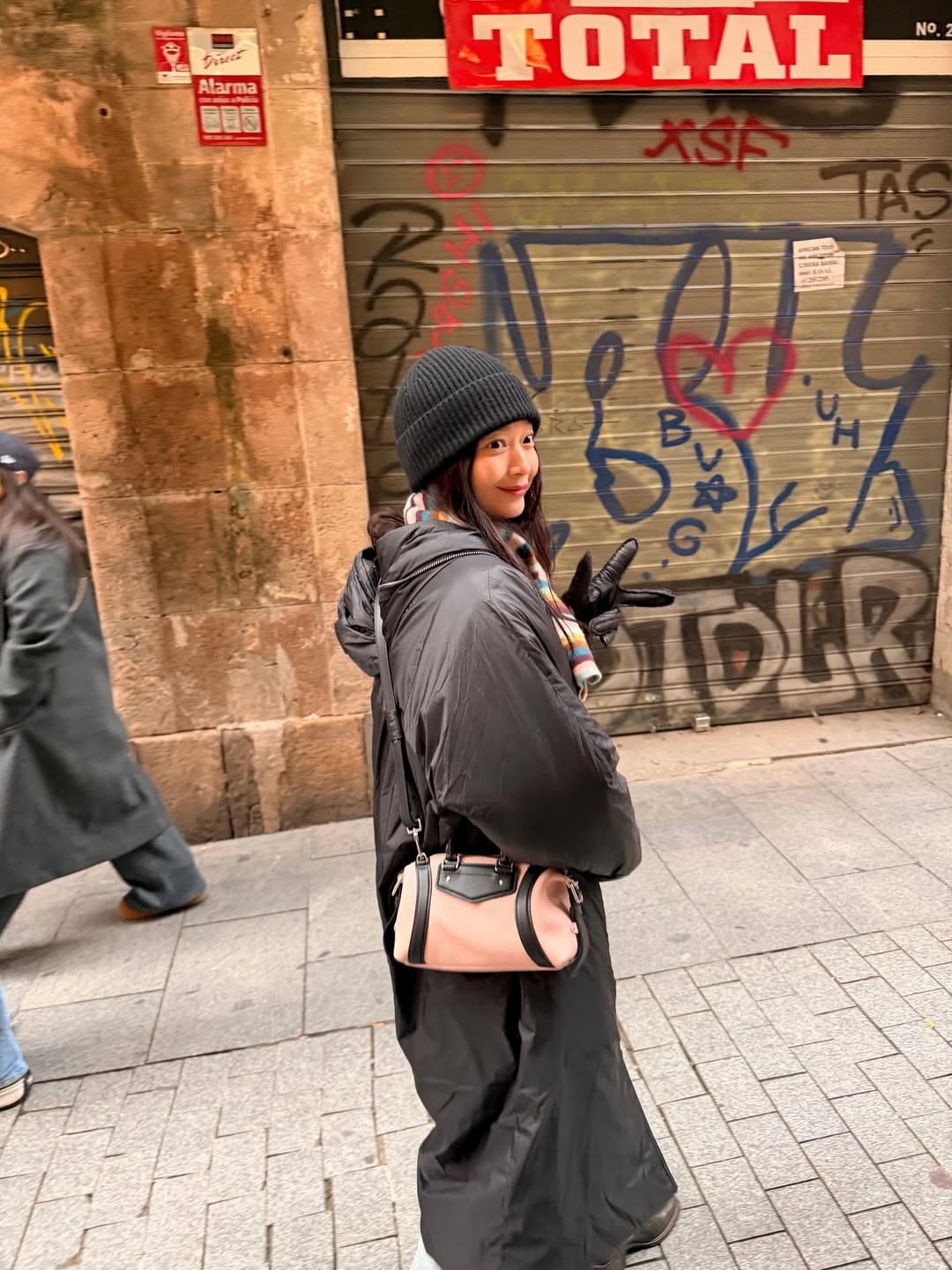 신민아♥김우빈, 신혼여행 드디어 공개됐다…행복 최고치