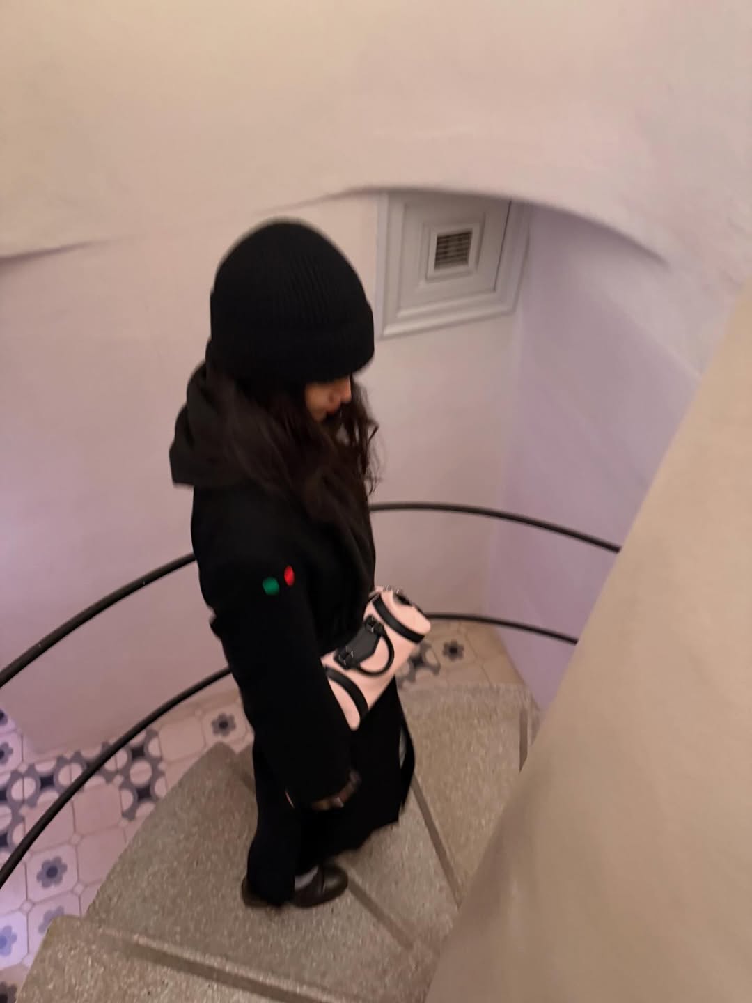 신민아♥김우빈, 신혼여행 드디어 공개됐다…행복 최고치