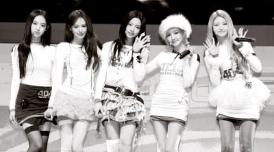 키키, 젠지미 가득한 미니 2집 'Dizzy' 무대[TEN포토+]