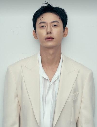 이지훈, FN엔터 품으로