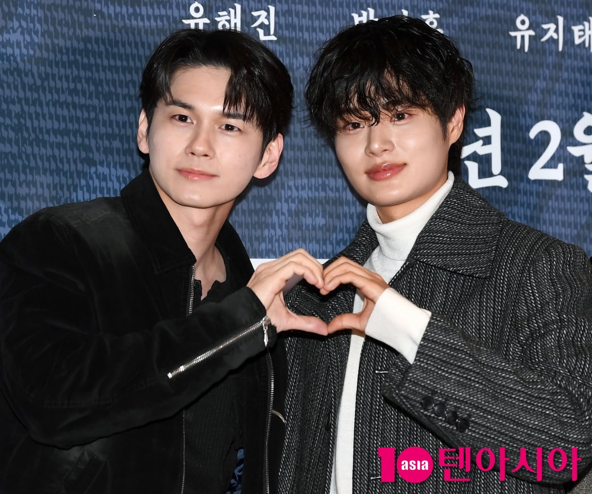 옹성우-이대휘,함께 만든 하트[TEN포토]
