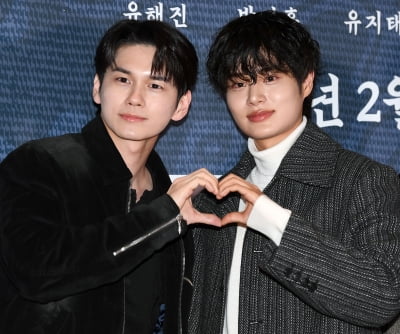 옹성우-이대휘,함께 만든 하트[TEN포토]