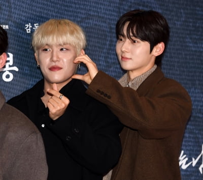 박우진-황민현, 사랑이 넘치는 하트[TEN포토]