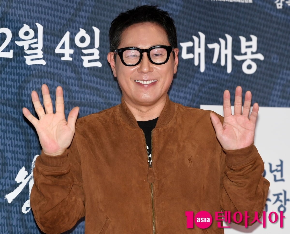 윤종신, 절친 장항준 감독 엄지척[TEN포토+]