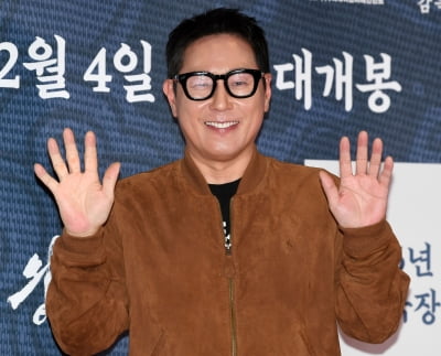 윤종신, 절친 장항준 감독 엄지척[TEN포토+]