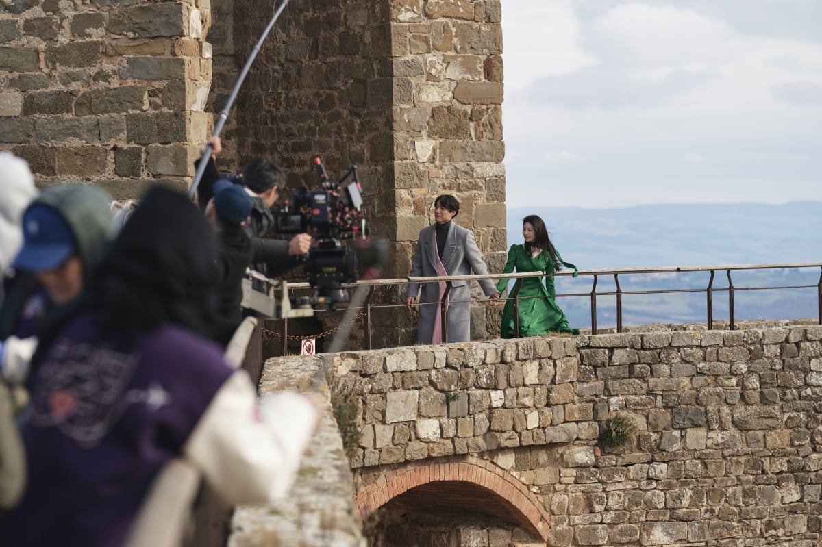 김선호♥고윤정, 핑크빛 제대로 터졌다…'이 사랑 통역 되나요' 글로벌 톱1위