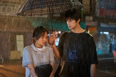 고아성, 문상민과 ♥핑크빛 불거졌다…서로를 만난 뒤 변화 ('파반느')