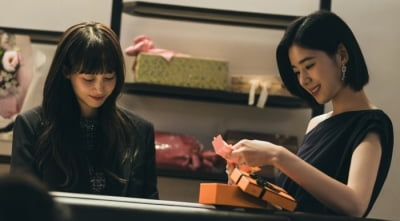 이나영, 정은채와 은밀한 관계 폭로했다…"우정을 넘어 비밀 짊어진 연대적 감정" ('아너')