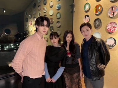 카리나, 에스파 멤버들 중 제일 장신인데…변우석 옆 덩치 차이 무슨 일이야