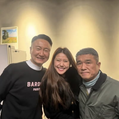 김건모, 근황 속 굳은 얼굴 왜…주영훈 "눈 밑 지방 수술 같이 받자"