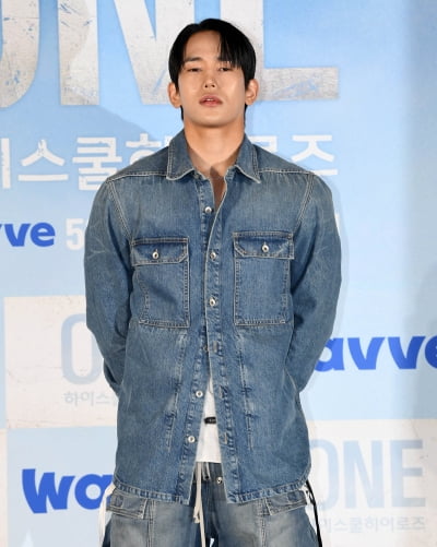 육준서, 영하 19도에 설산 오르기…눈썹·수염 다 얼었는데 상의 탈의('강철지구')