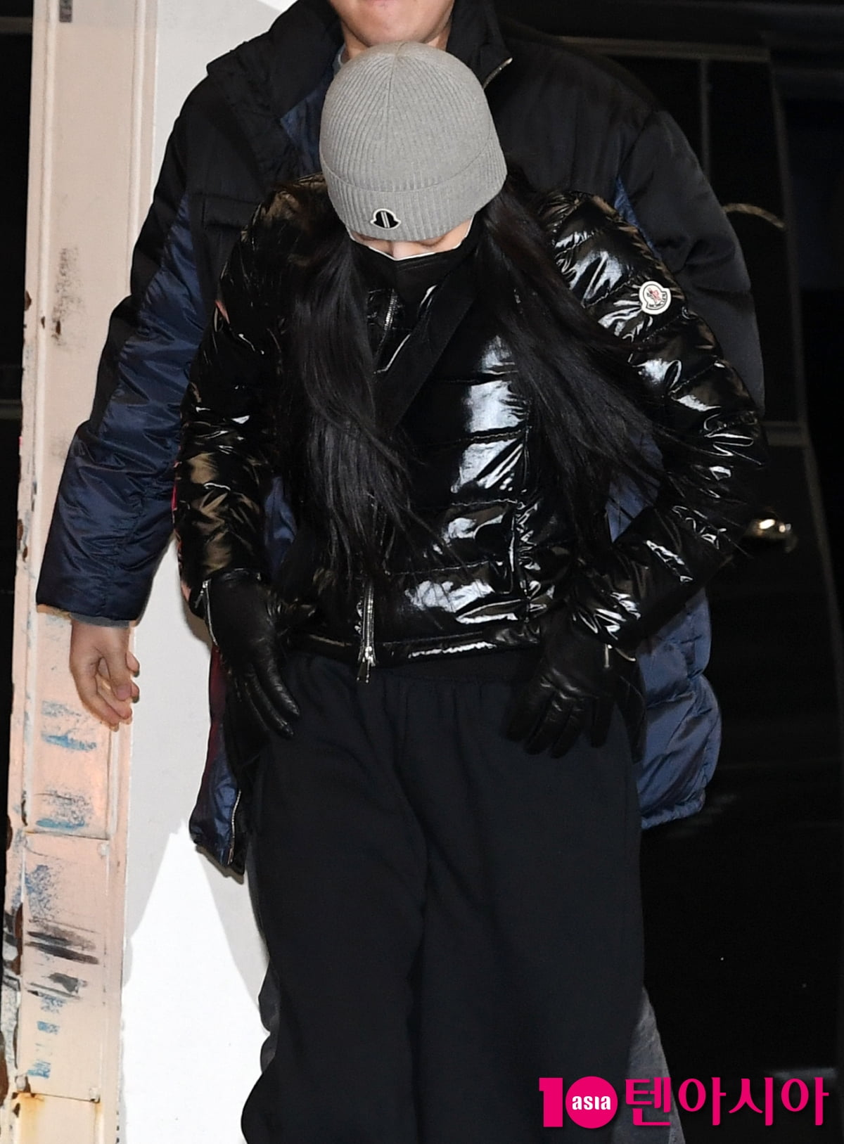 제니, 비니로 멋낸 공항패션...많이 아퍼요[TEN포토+]